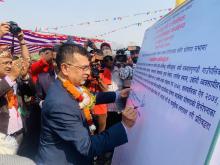 बागमती प्रदेश मुख्यमन्त्रीद्वरा बालमैत्री शासन दिगोपनाको लागिप्रतिवद्वतामा हस्तक्षर गर्दै