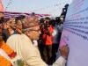 मकवानपुरगढी गाउँपालिका अध्यक्षद्वरा बालमैत्री शासन दिगोपनाको लागिप्रतिवद्वतामा हस्तक्षर गर्दै
